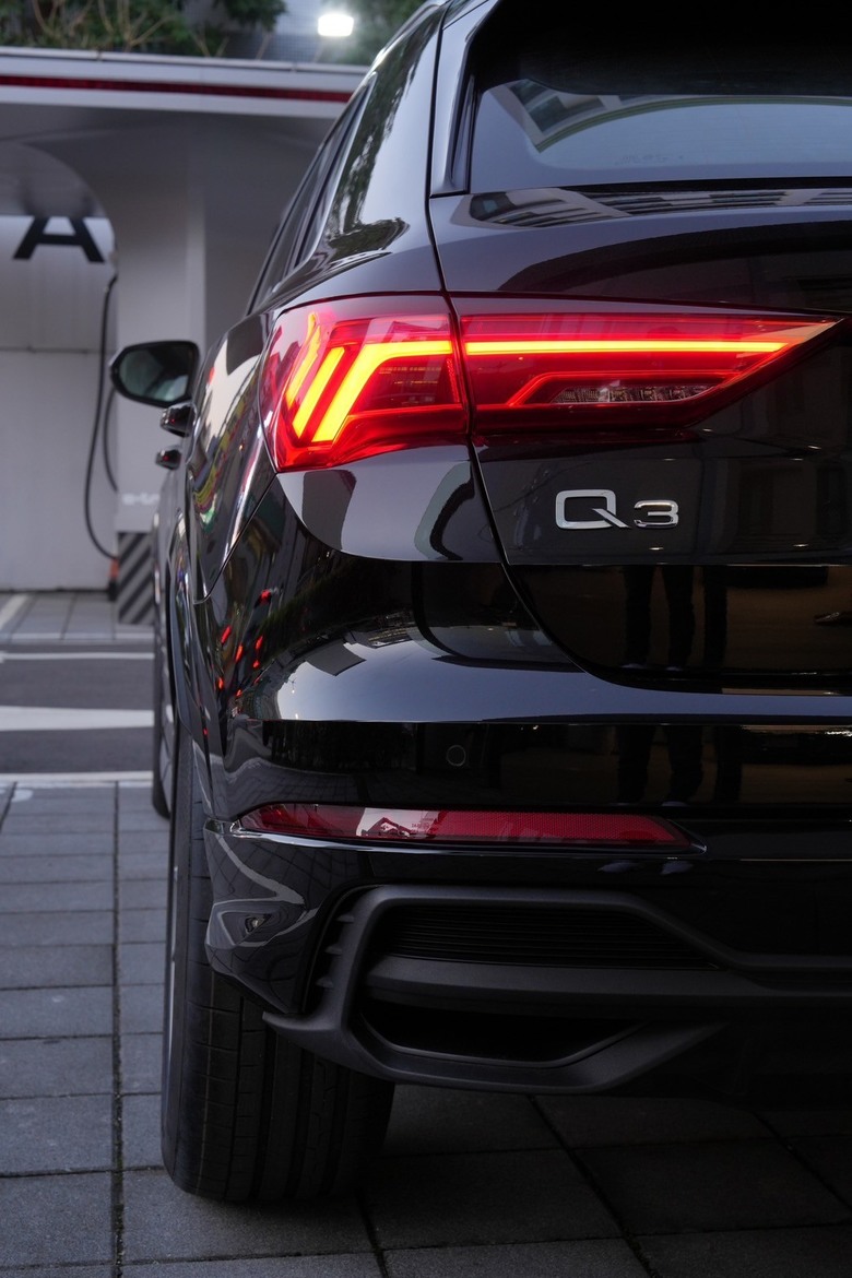 Q3 40 TFSI quattro S line金屬神迷黑