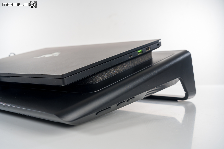 Razer Laptop Cooling Pad 實測｜14-18 全尺寸筆電支援與適應性智慧散熱技術