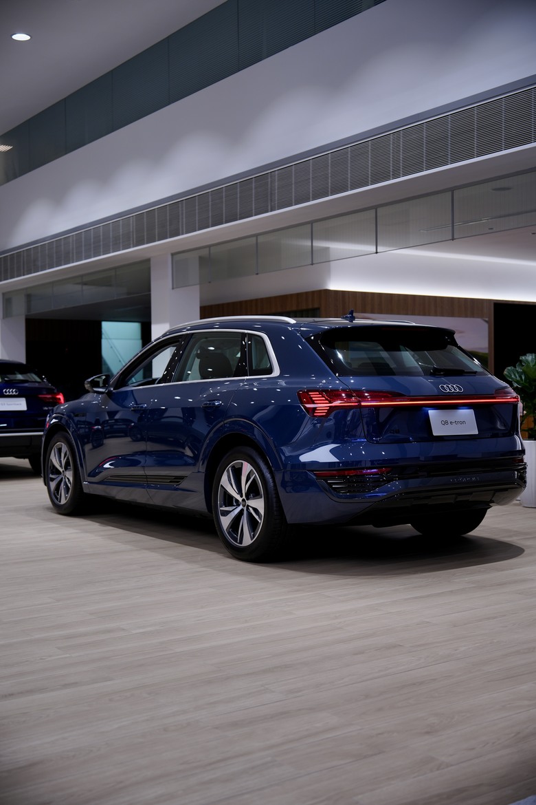 Audi Q8 e-tron 55 quattro advanced｜金屬電漿藍 Plasma Blue 3D｜實車分享