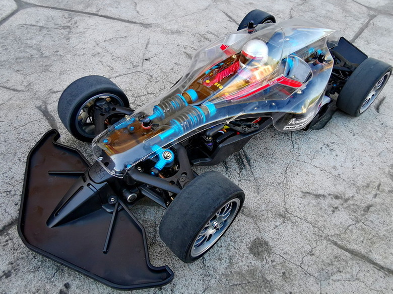 [TAMIYA TC-01] 使用透明車殼及駕駛人偶，呈現TAMIYA TC-01底盤結構