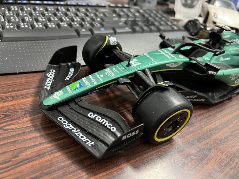 [開箱]F1 1/18 RENAULT R26 FERNANDO ALONSO 2006 BRAZIL GP