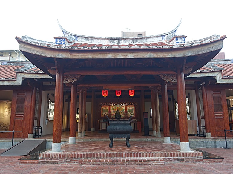 鳳儀書院、鳯山龍山寺、鳯邑城隍廟、鳳山縣新城殘蹟、曹公廟、鳳山教會 — 2024年末鳳山快閃訪古行旅紀錄