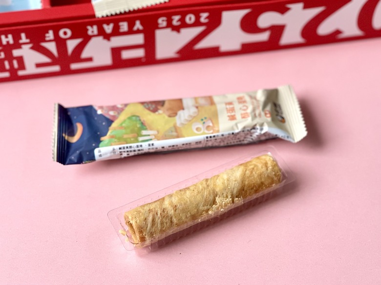 在地人帶我玩|老楊方城市,好香的方塊酥觀光工廠,年節伴手禮盒開箱!