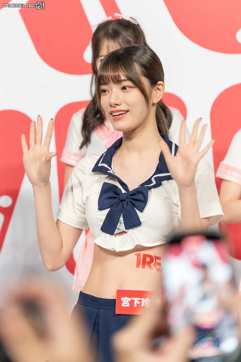 點我看大圖 2024 TSE 台灣寫真博覽會學服祭直擊|多國寫真女神夢幻合體、養眼福利大放送!