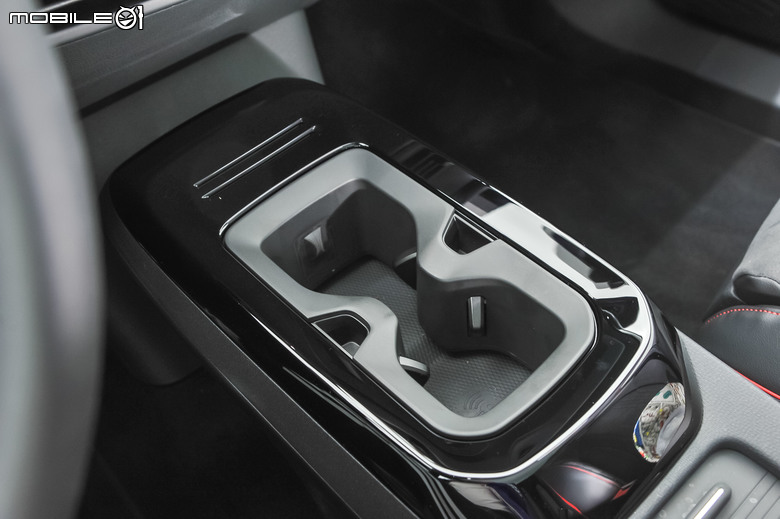 Volkswagen ID.4 GTX 試駕|休旅機能豐富、加速性能突出,電耗表現優於預期!