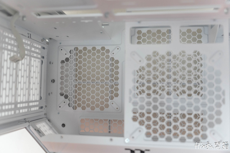 公仔展示櫃，Thermaltake 曜越 Tower600
