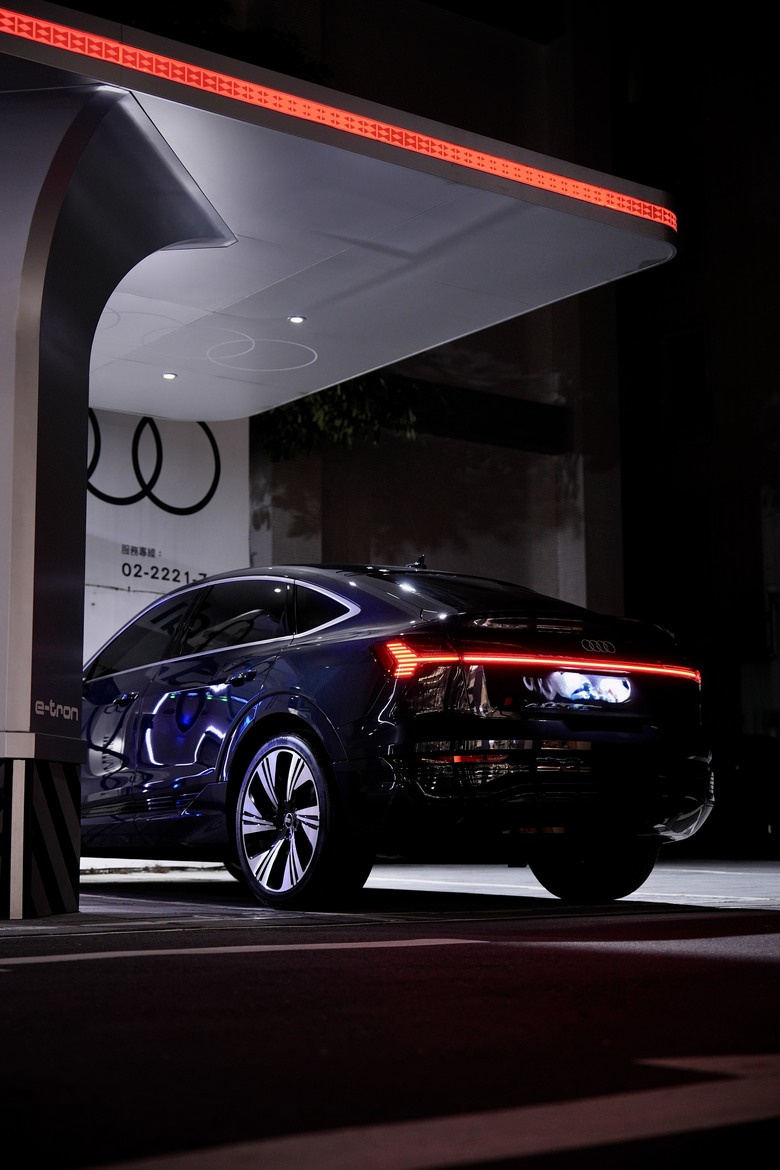 Audi Q8 Sportback e-tron 50 quattro S line|9年相伴,如光般溫柔延續|交車照片分享