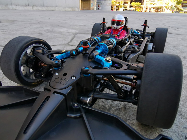 [TAMIYA TC-01] 使用透明車殼及駕駛人偶，呈現TAMIYA TC-01底盤結構