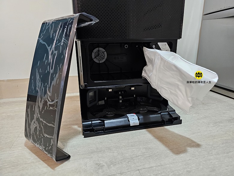 【新品開箱】Roborock Qrevo Slim AI 超薄雙臂黑武士