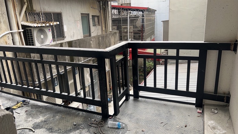 如何在鐵陽台安裝 隱形防盜網子