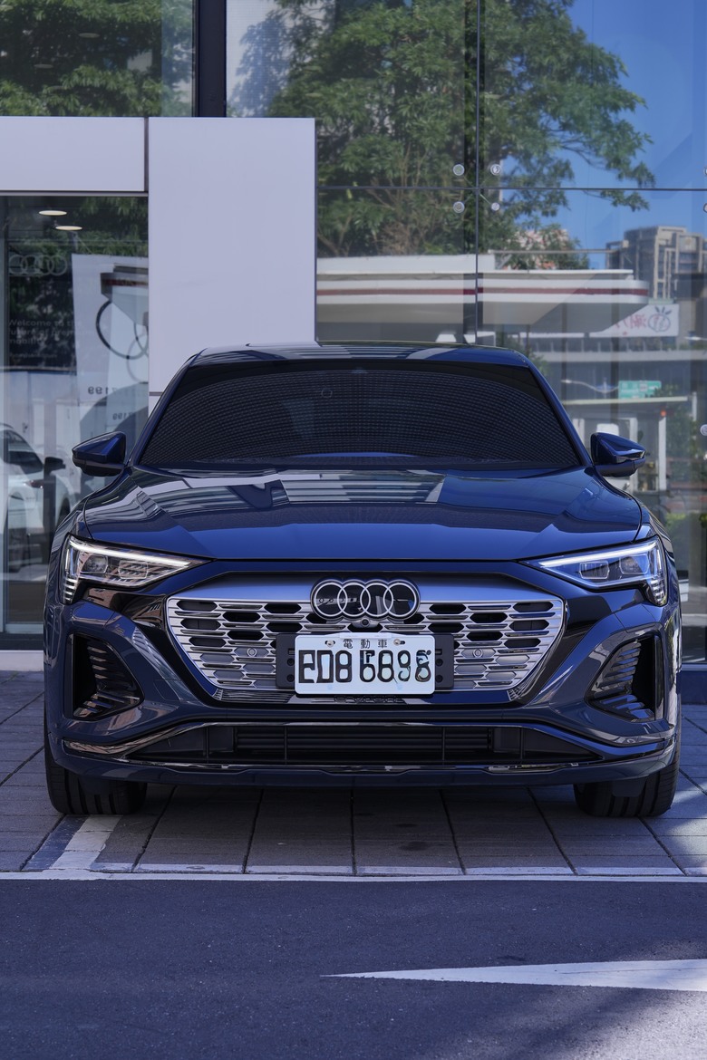 Audi Q8 Sportback e-tron 50 quattro S line|9年相伴,如光般溫柔延續|交車照片分享