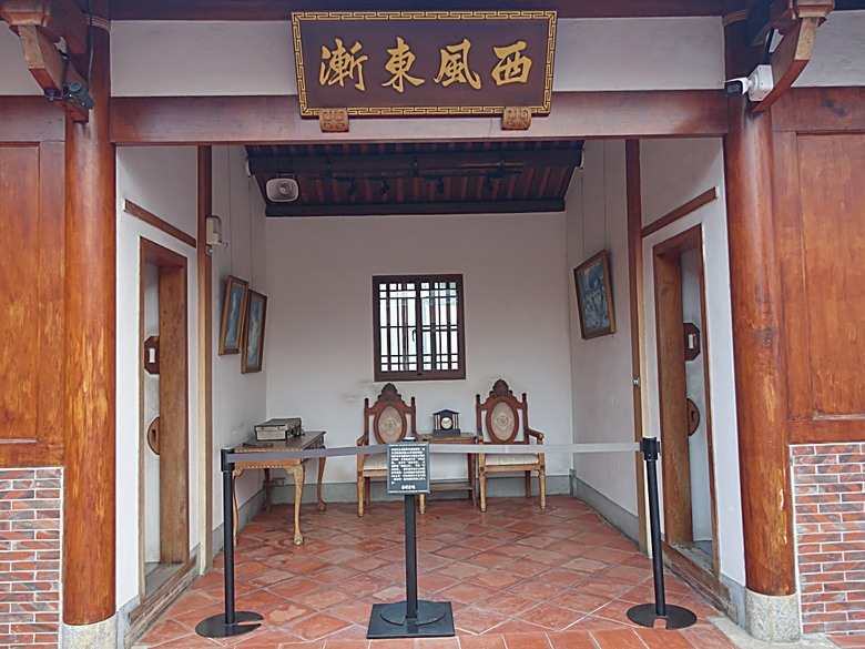 鳳儀書院、鳯山龍山寺、鳯邑城隍廟、鳳山縣新城殘蹟、曹公廟、鳳山教會 — 2024年末鳳山快閃訪古行旅紀錄