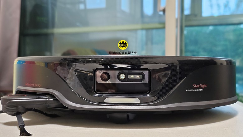 【新品開箱】Roborock Qrevo Slim AI 超薄雙臂黑武士