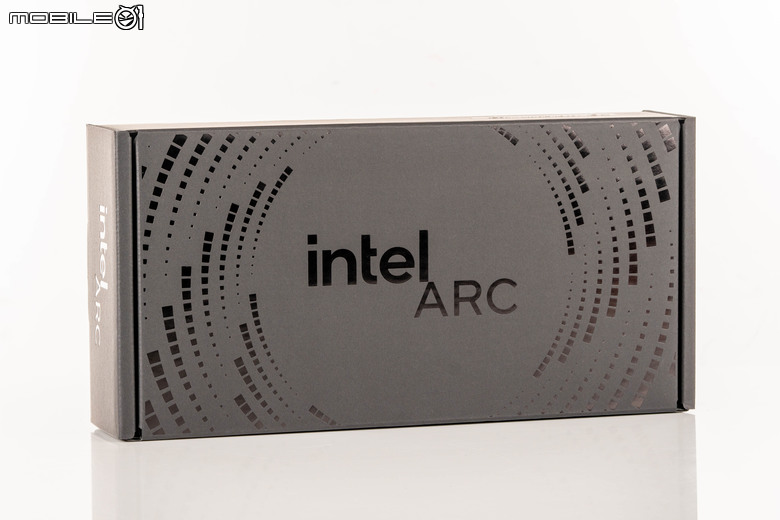 Intel Arc B580 公版顯示卡開箱實測 以定價魔法與 12 GB 顯示記憶體打入市場的主流顯卡選擇