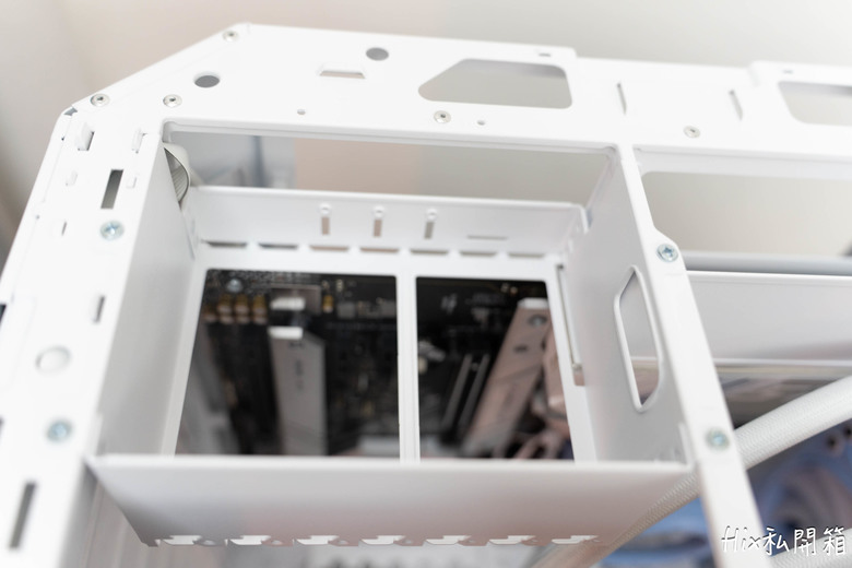 公仔展示櫃，Thermaltake 曜越 Tower600