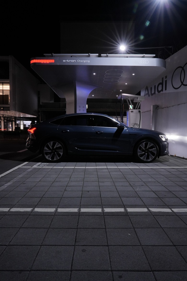 Audi Q8 Sportback e-tron 50 quattro S line|9年相伴,如光般溫柔延續|交車照片分享