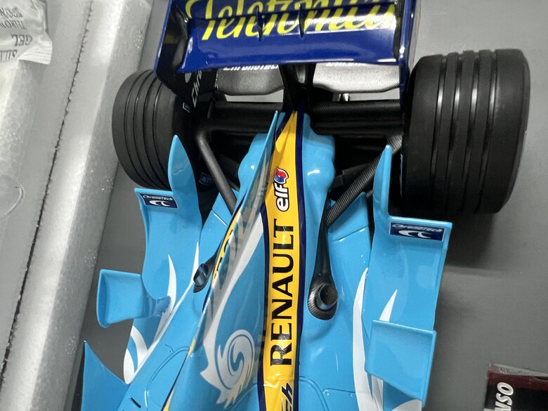 [開箱]F1 1/18 RENAULT R26 FERNANDO ALONSO 2006 TURKISH GP