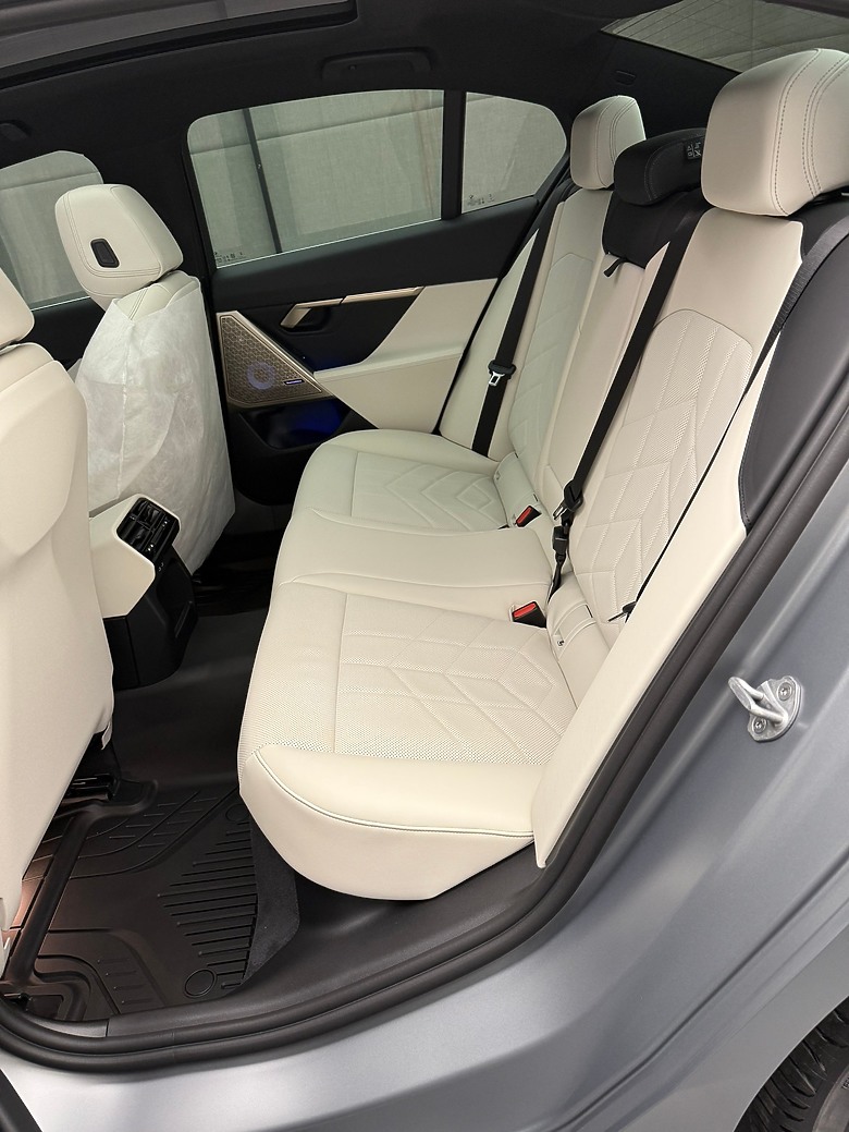 BMW G60 520i M Sport 簡單開箱