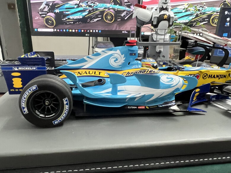 [開箱]F1 1/18 RENAULT R26 FERNANDO ALONSO 2006 TURKISH GP