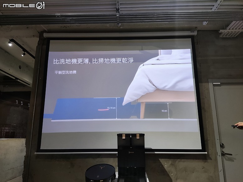 點我看大圖 【體驗會實況】飛窗巡地,所到之處清潔溜溜!科沃斯推出全新 ECOVACS X8 PRO OMNI 、WINBOT W1S 系列,以先進 Ai 機器人科技,為您量身打造次世代清掃智慧家電!
