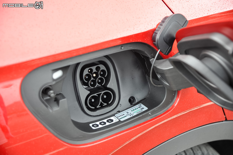 Volkswagen ID.4 GTX 試駕|休旅機能豐富、加速性能突出,電耗表現優於預期!