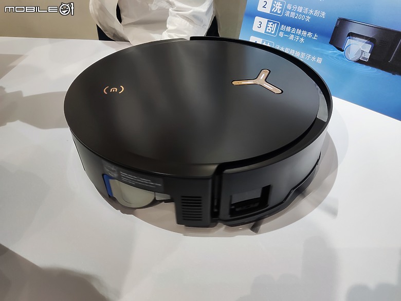 點我看大圖 【體驗會實況】飛窗巡地,所到之處清潔溜溜!科沃斯推出全新 ECOVACS X8 PRO OMNI 、WINBOT W1S 系列,以先進 Ai 機器人科技,為您量身打造次世代清掃智慧家電!