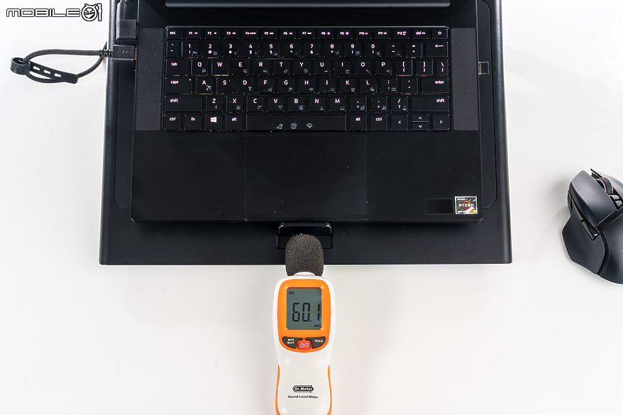 Razer Laptop Cooling Pad 實測｜14-18 全尺寸筆電支援與適應性智慧散熱技術
