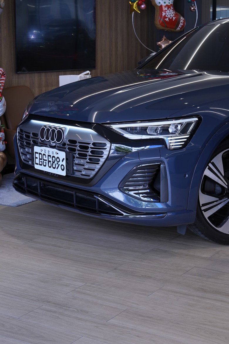 Audi Q8 Sportback e-tron 50 quattro S line|9年相伴,如光般溫柔延續|交車照片分享