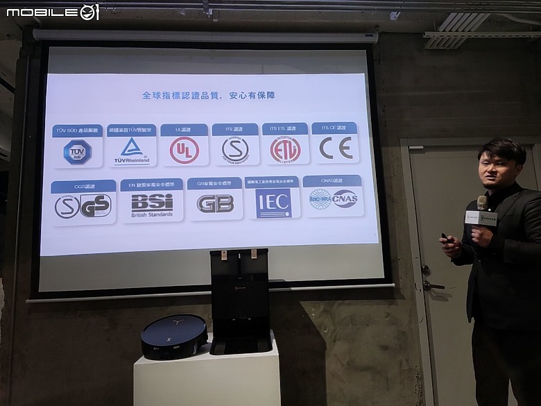 點我看大圖 【體驗會實況】飛窗巡地,所到之處清潔溜溜!科沃斯推出全新 ECOVACS X8 PRO OMNI 、WINBOT W1S 系列,以先進 Ai 機器人科技,為您量身打造次世代清掃智慧家電!