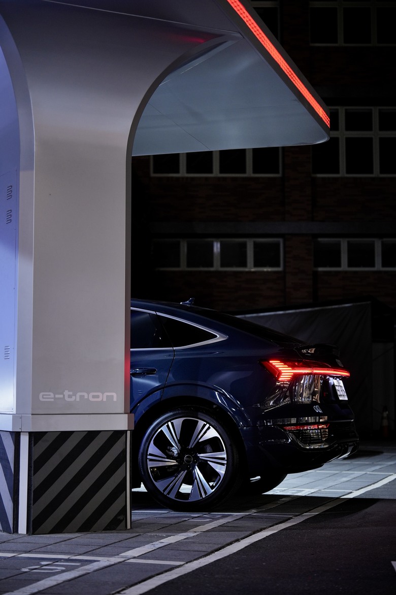 Audi Q8 Sportback e-tron 50 quattro S line|9年相伴,如光般溫柔延續|交車照片分享
