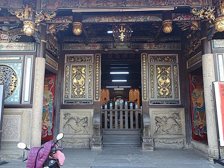 鳳儀書院、鳯山龍山寺、鳯邑城隍廟、鳳山縣新城殘蹟、曹公廟、鳳山教會 — 2024年末鳳山快閃訪古行旅紀錄