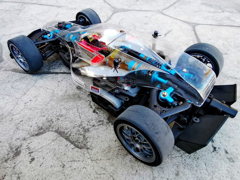 [TAMIYA TC-01] 使用透明車殼及駕駛人偶，呈現TAMIYA TC-01底盤結構