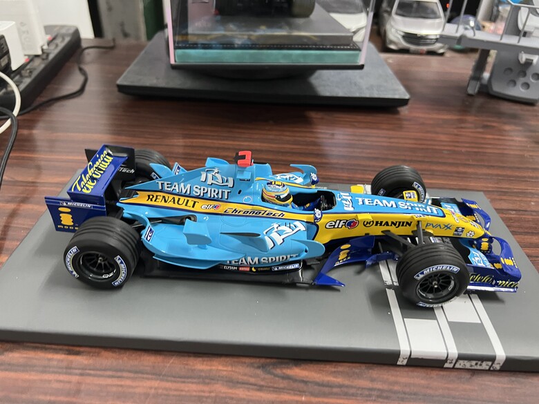 [開箱]F1 1/18 RENAULT R26 FERNANDO ALONSO 2006 BRAZIL GP