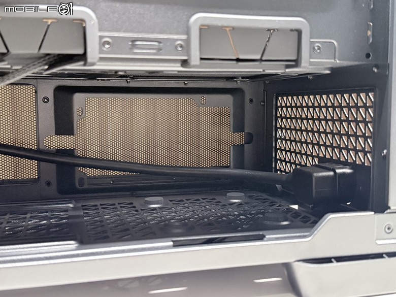 散熱掛帥，再來一點木頭元素！ANTEC FLUX PRO機殼！