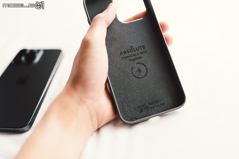 點我看大圖 iPhone 手機殼結合悠遊卡 - LINKASE 悠遊嗶嗶殼開箱,獨家創新技術,都會穿梭最佳拍檔