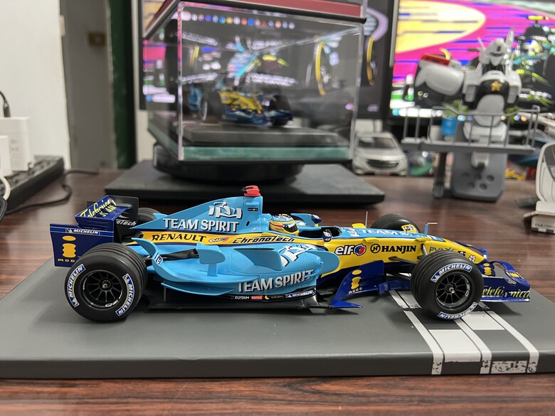 [開箱]F1 1/18 RENAULT R26 FERNANDO ALONSO 2006 BRAZIL GP