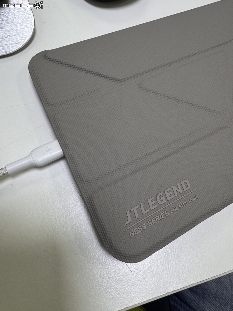 小心購買!JTLEGEND iPad mini 8.3'' 2024/2021 Ness 保護殼 USB-C 開孔設計不良