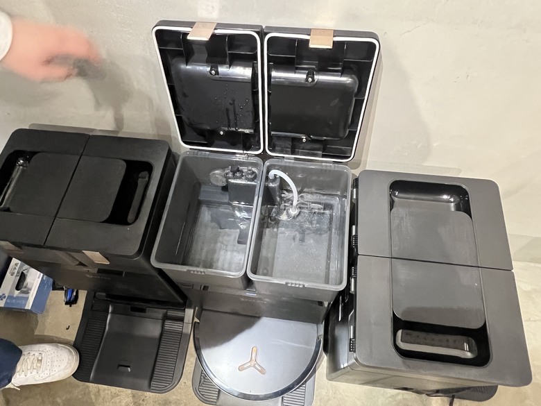 【臭味退散】掃拖再進化，科沃斯 X8 PRO OMNI 「全自動活水洗地」機器人 同場加映 WINBOT W1S擦窗機器人