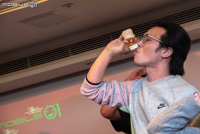 2024 Mobile01小惡魔尾牙宴｜首位年資20年員工誕生，近距離看幻術大仙表演好震撼！
