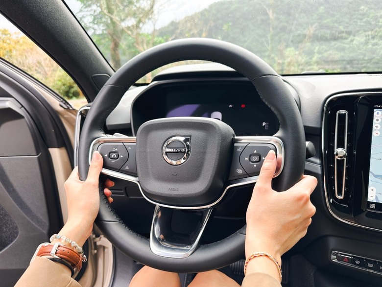 EC40新車開箱，女友是車主也是model