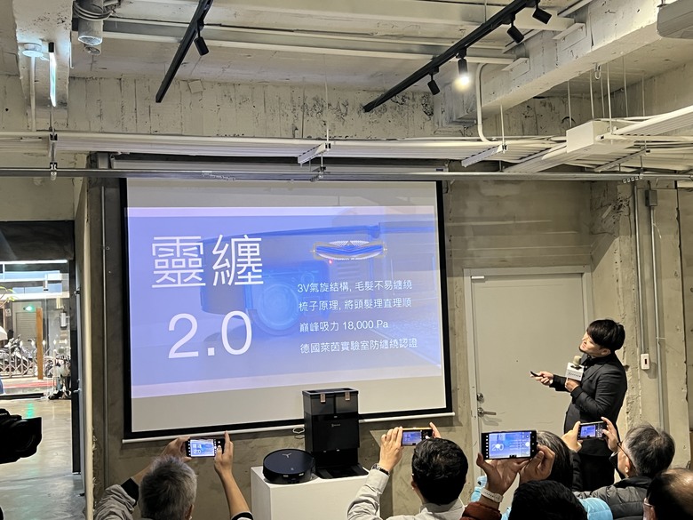 【臭味退散】掃拖再進化，科沃斯 X8 PRO OMNI 「全自動活水洗地」機器人 同場加映 WINBOT W1S擦窗機器人