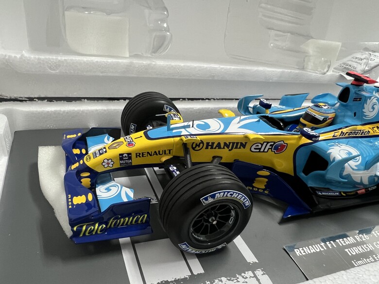 [開箱]F1 1/18 RENAULT R26 FERNANDO ALONSO 2006 TURKISH GP