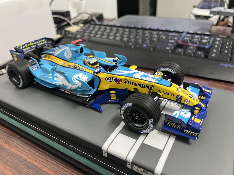[開箱]F1 1/18 RENAULT R26 FERNANDO ALONSO 2006 TURKISH GP