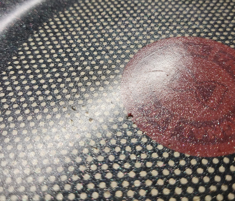 不沾鍋的坑洞