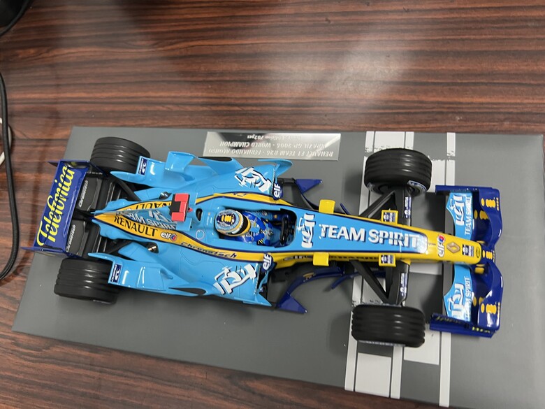 [開箱]F1 1/18 RENAULT R26 FERNANDO ALONSO 2006 BRAZIL GP