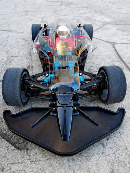[TAMIYA TC-01] 使用透明車殼及駕駛人偶，呈現TAMIYA TC-01底盤結構