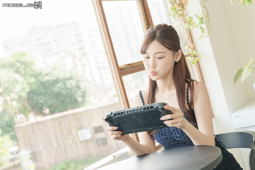 點我看大圖 MSI CLAW 8 AI+ A2VM 完整實測|效能與續航提升超有感!