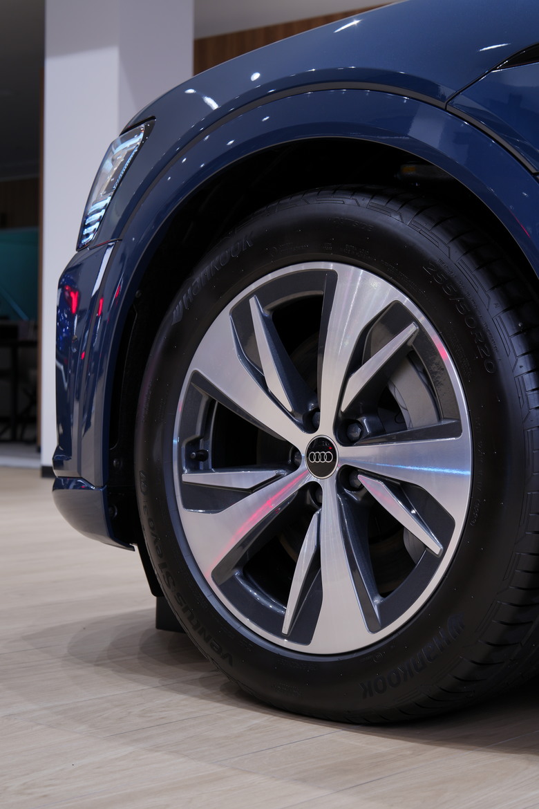 Audi Q8 e-tron 55 quattro advanced｜金屬電漿藍 Plasma Blue 3D｜實車分享
