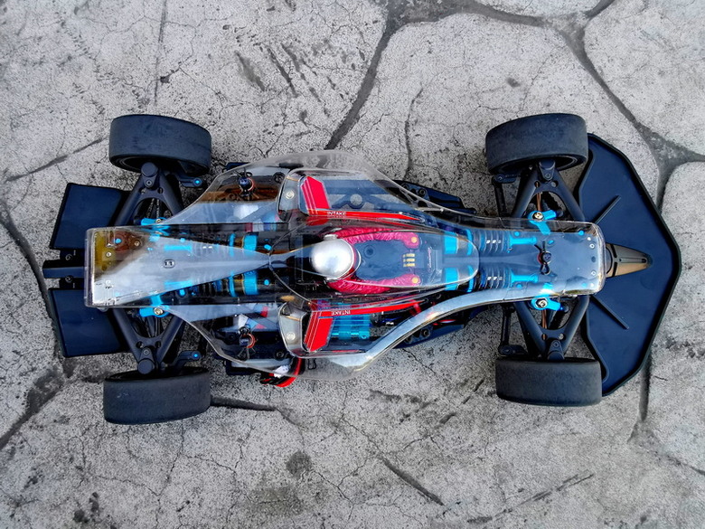 [TAMIYA TC-01] 使用透明車殼及駕駛人偶，呈現TAMIYA TC-01底盤結構
