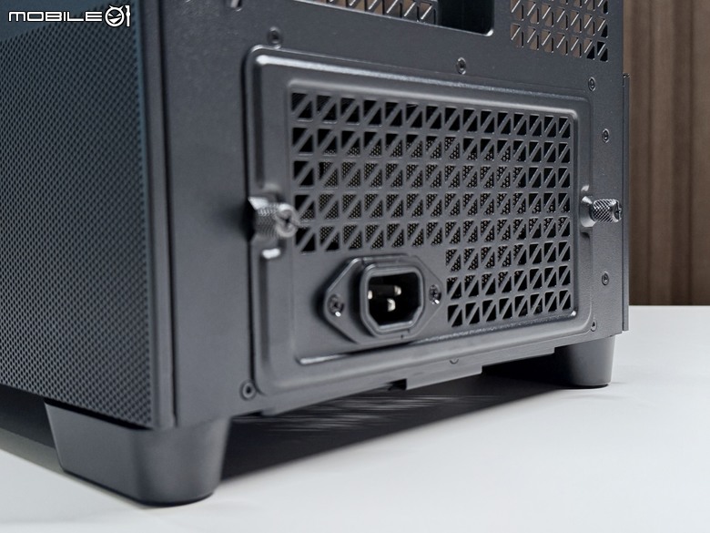 散熱掛帥，再來一點木頭元素！ANTEC FLUX PRO機殼！
